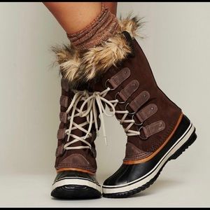 Sorel Joan of Arctic Tobacco brown fur boots